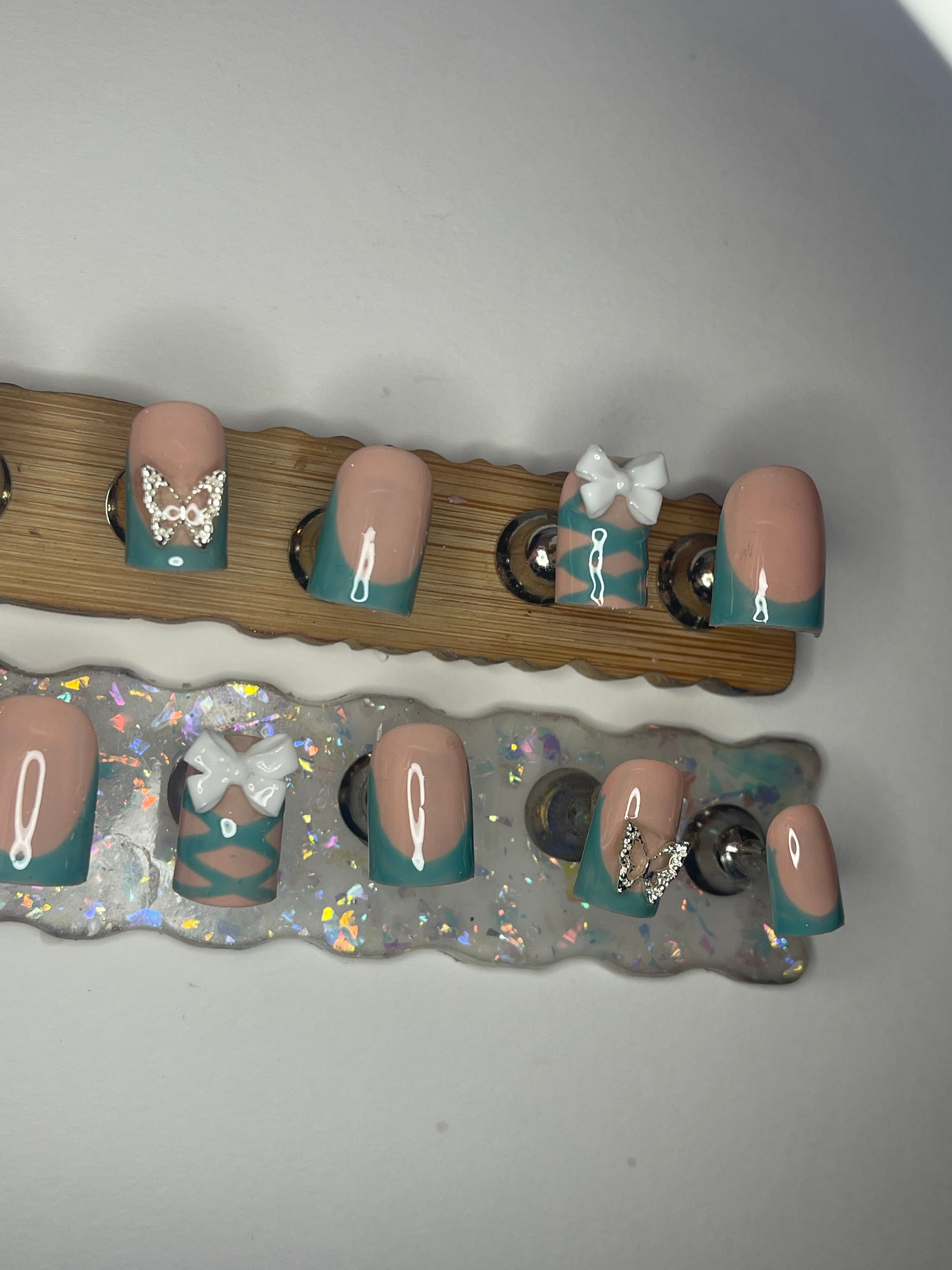 Custom set of your choice( once you check out you can pick any nails of your choice)