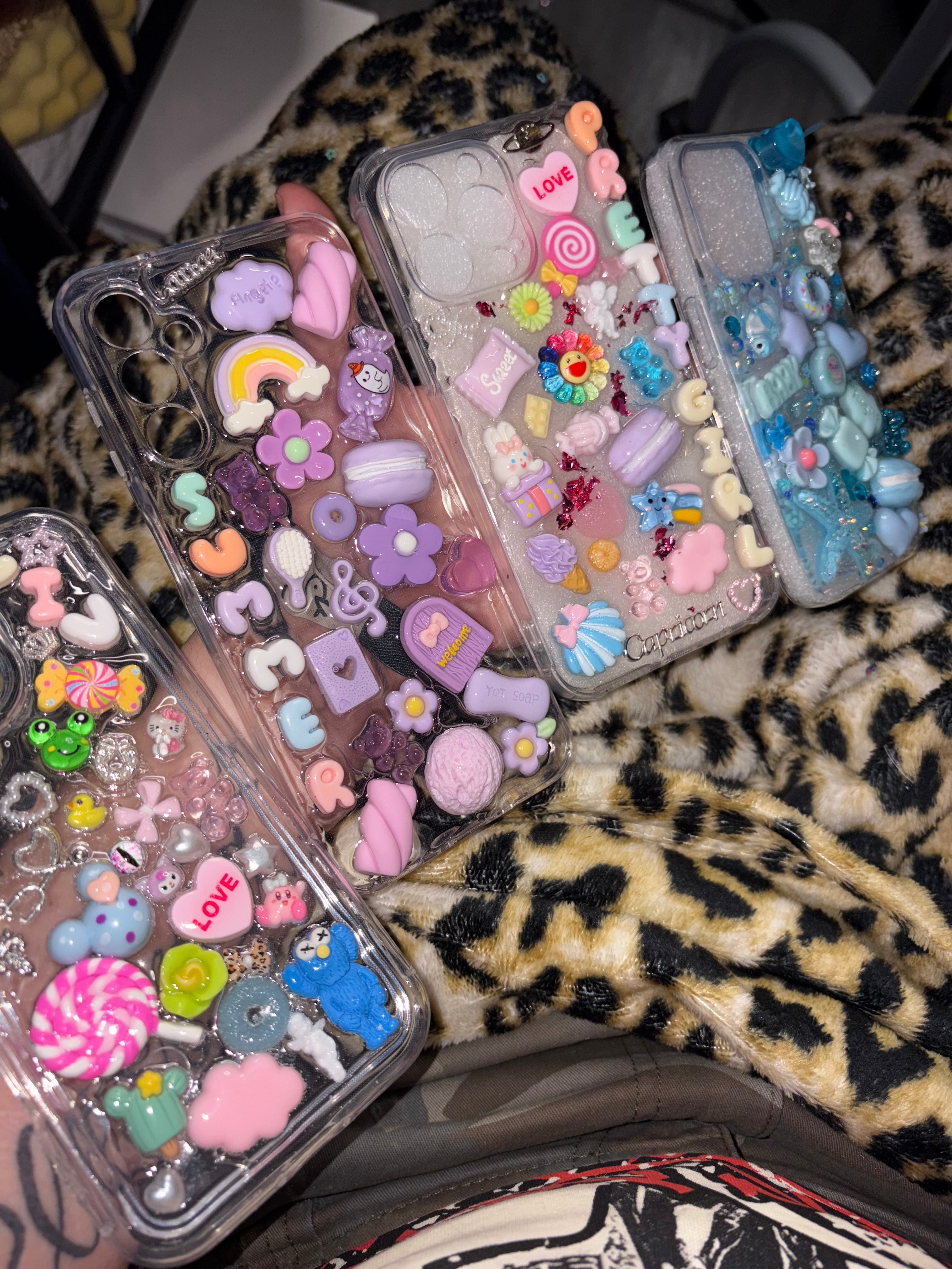 Junk phone case 🩷 (custom with ONLY charms and glitter )