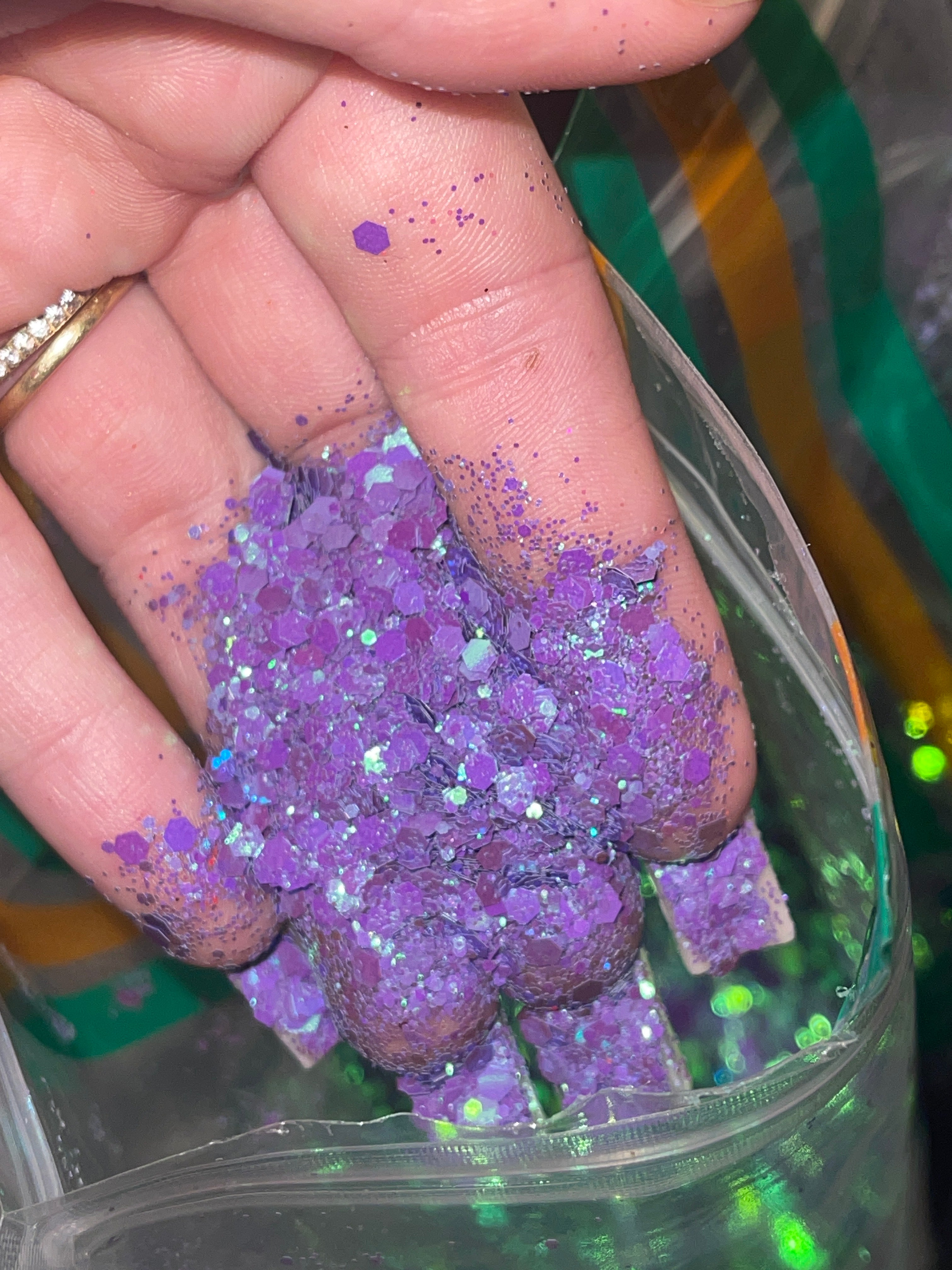 Glitter 2.0-2.3oz by weight 😍